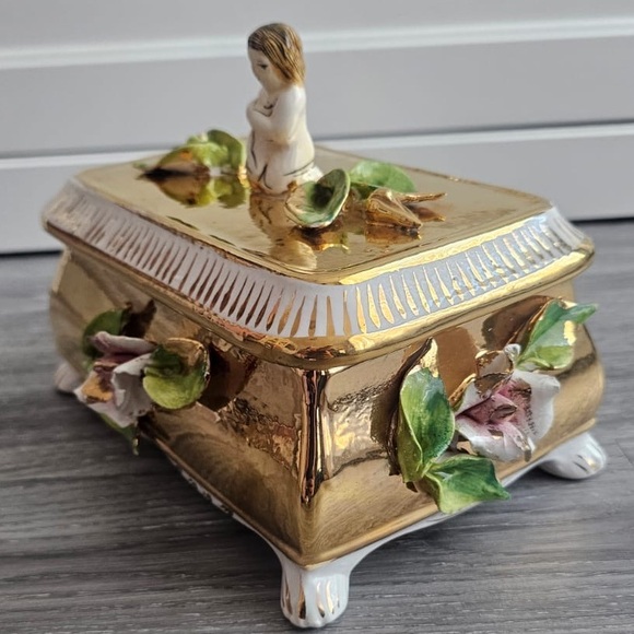 Vintage Gorgeous Hard To Find Gold and Floral Trinket Box Made In Italy - Picture 5 of 14